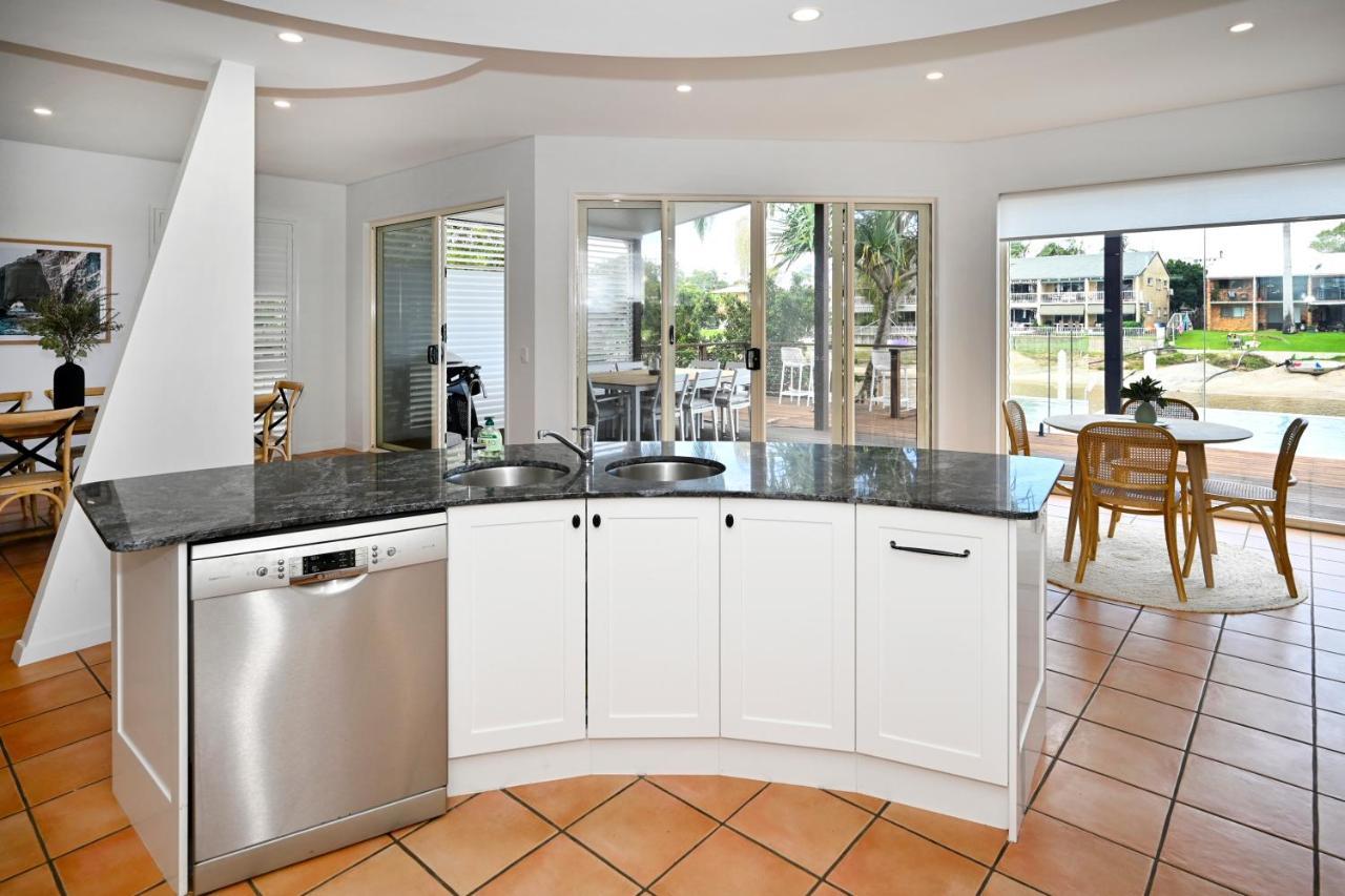 Stunning Waterfront -10 Guests Zb1 Holiday home *