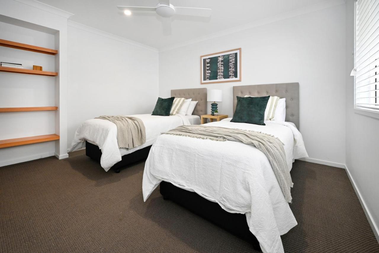 Stunning Waterfront -10 Guests Zb1 Holiday home