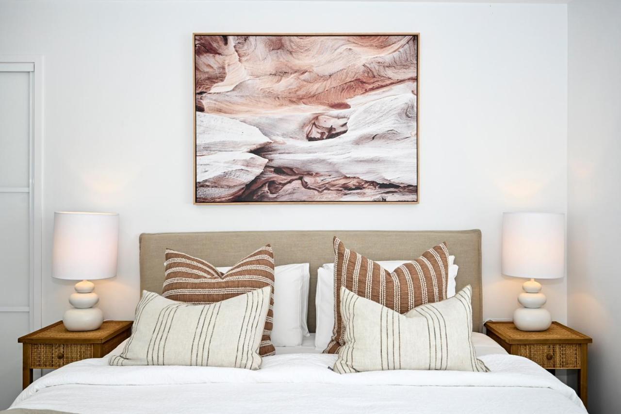Stunning Waterfront -10 Guests Zb1 *