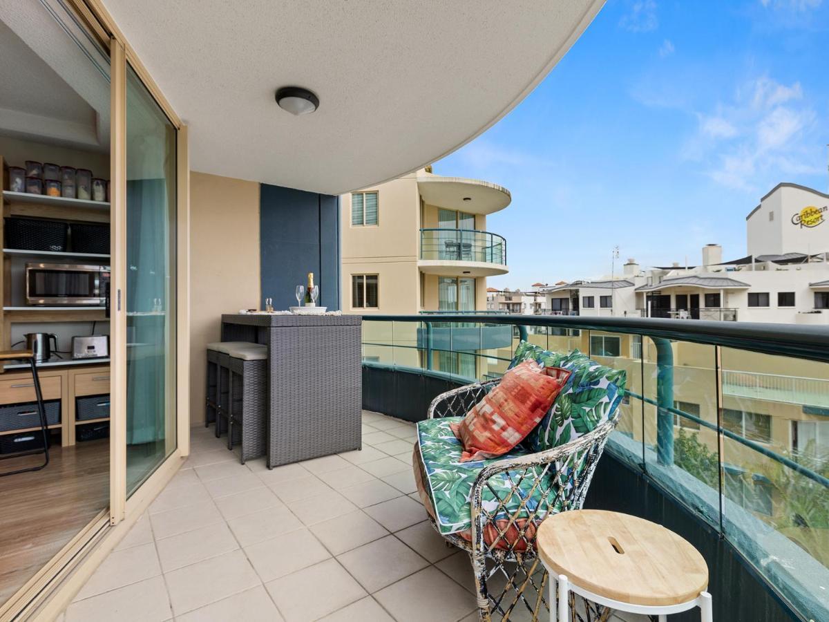 Charming 4th Floor Unit - Landmark Apartment