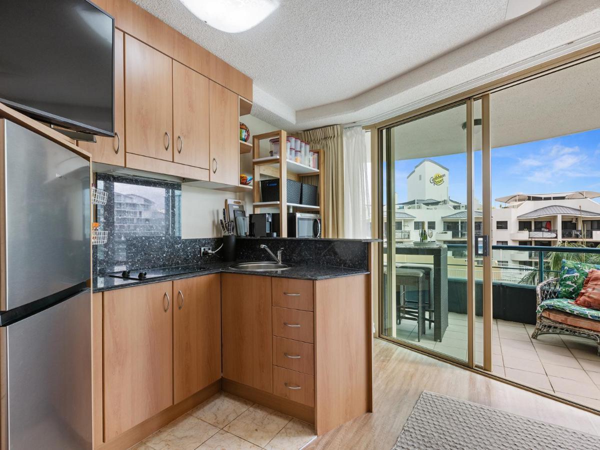 Charming 4th Floor Unit - Landmark Apartment *