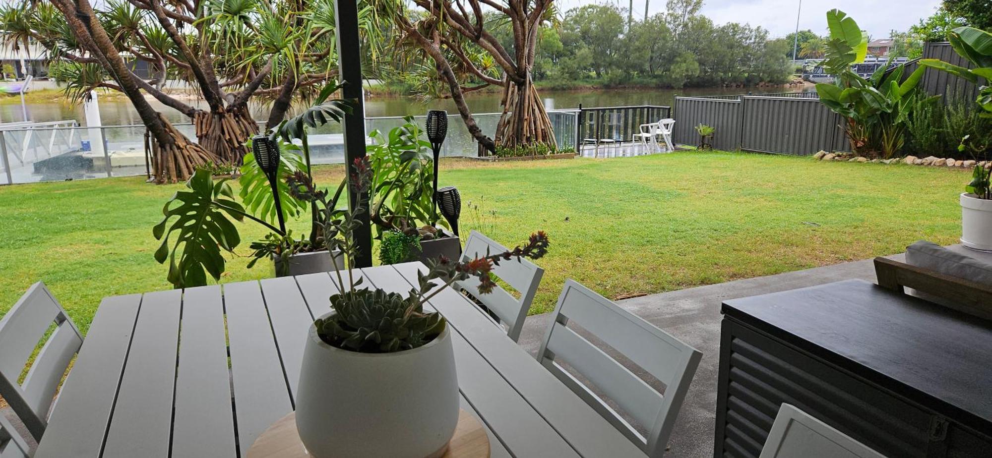 Holiday home Canal - Modern 4bedroom With Spa, Sauna And Private Pontoon - New Proprietor 2024 Mooloolaba