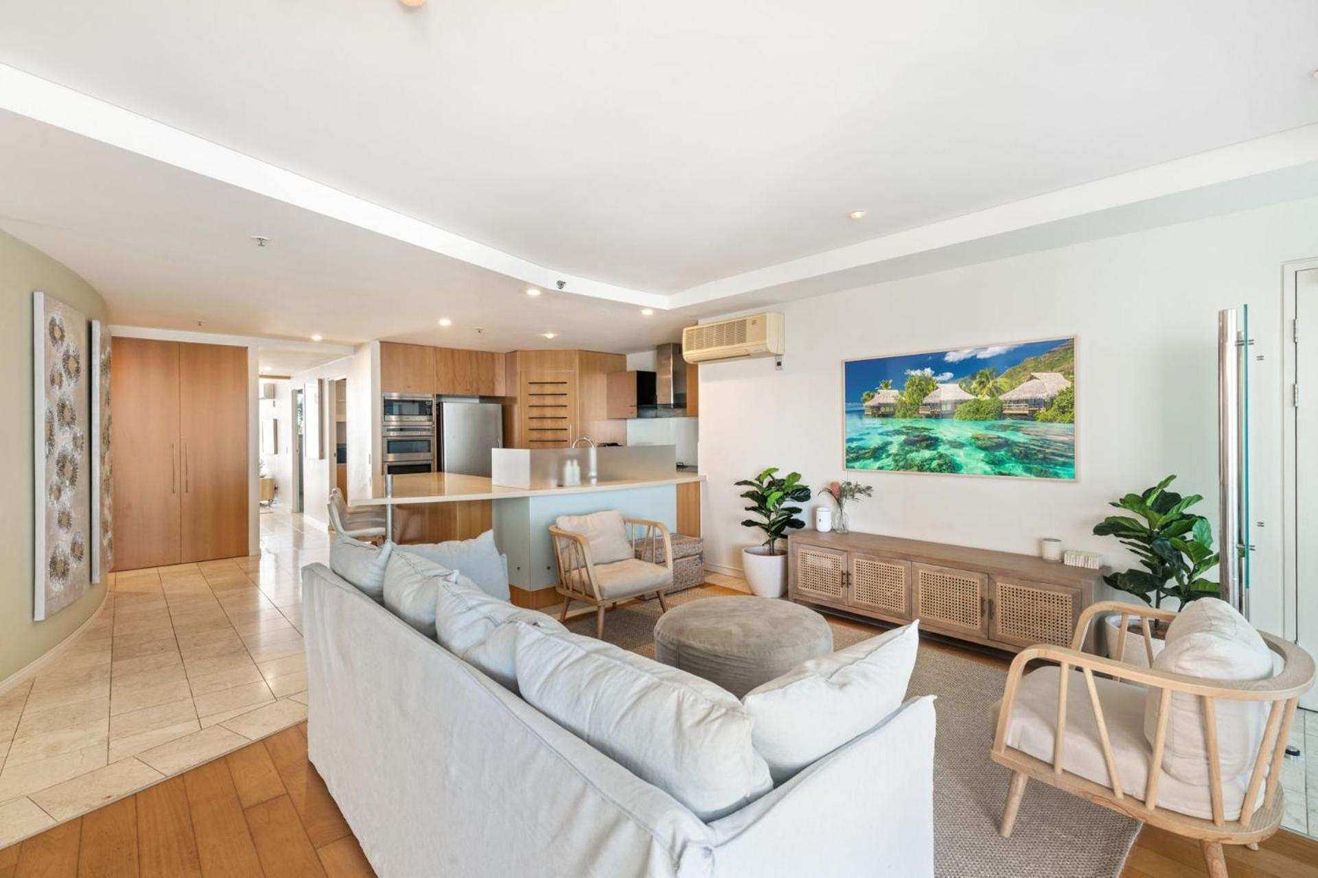 3 Bedroom Luxurious And Spacious One Street Away From Apartment Mooloolaba