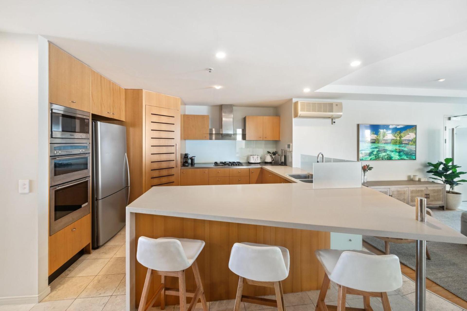 3 Bedroom Luxurious And Spacious One Street Away From * Mooloolaba
