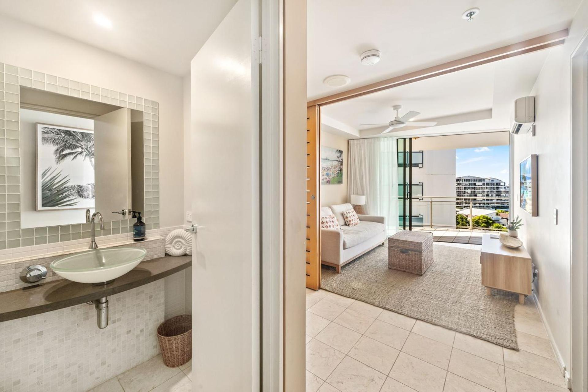 3 Bedroom Luxurious And Spacious One Street Away From Mooloolaba