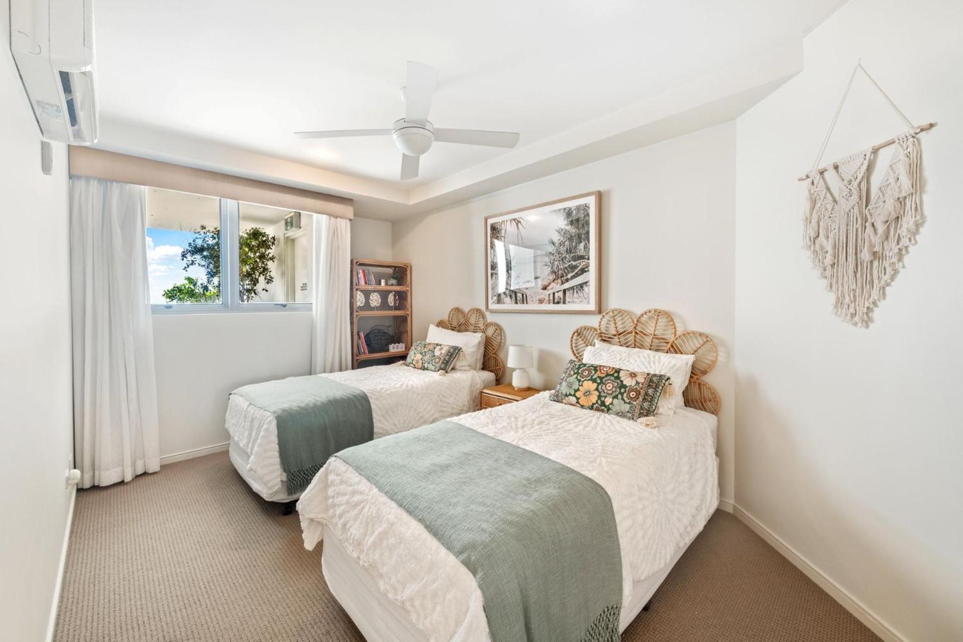 3 Bedroom Luxurious And Spacious One Street Away From * Mooloolaba