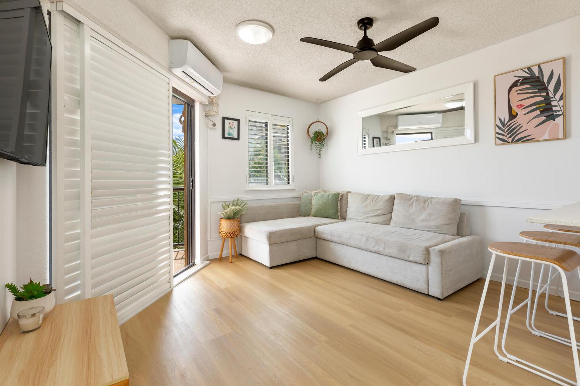 2 Bedroom Central With Pool, Spa, Mini Golf Apartment Mooloolaba