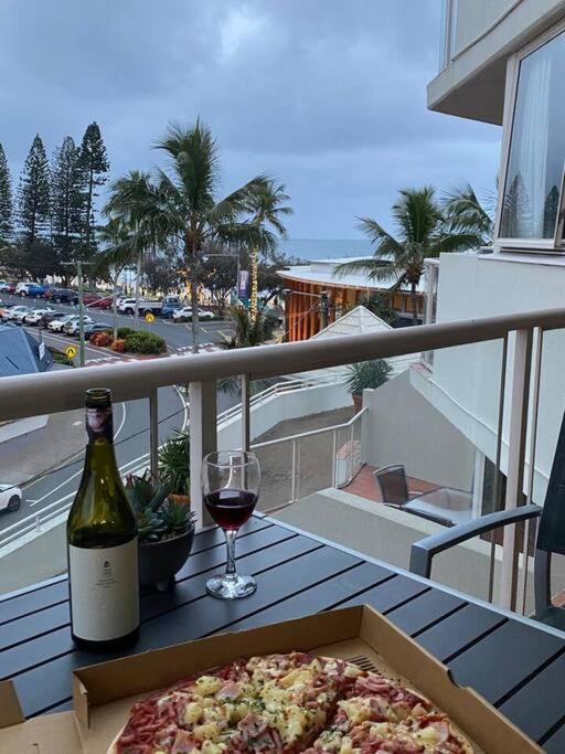 Beachfront - Located In Sandcastles Apartment *
