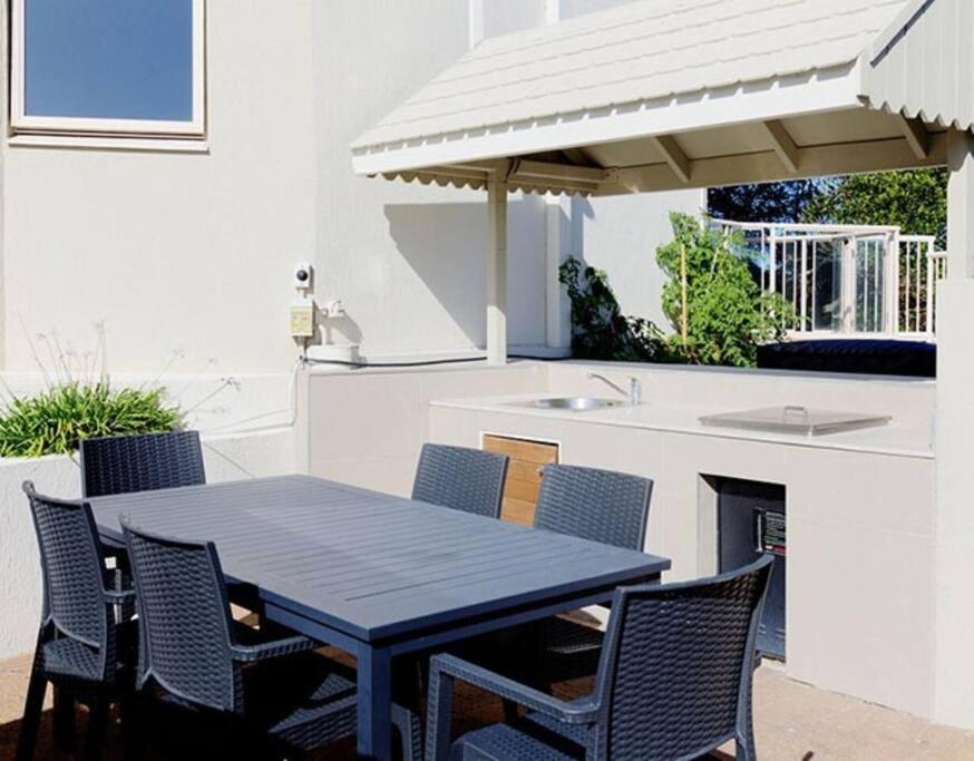 Beachfront - Located In Sandcastles * Mooloolaba