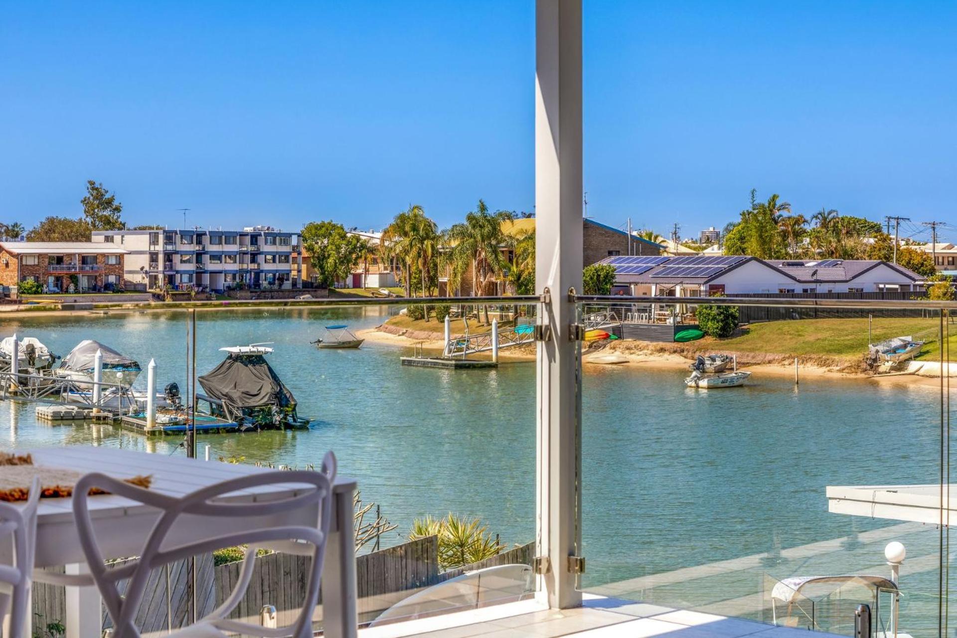 Luxurious Waterfront 5 Bedroom Coastal Retreat On Amarina Holiday home Mooloolaba
