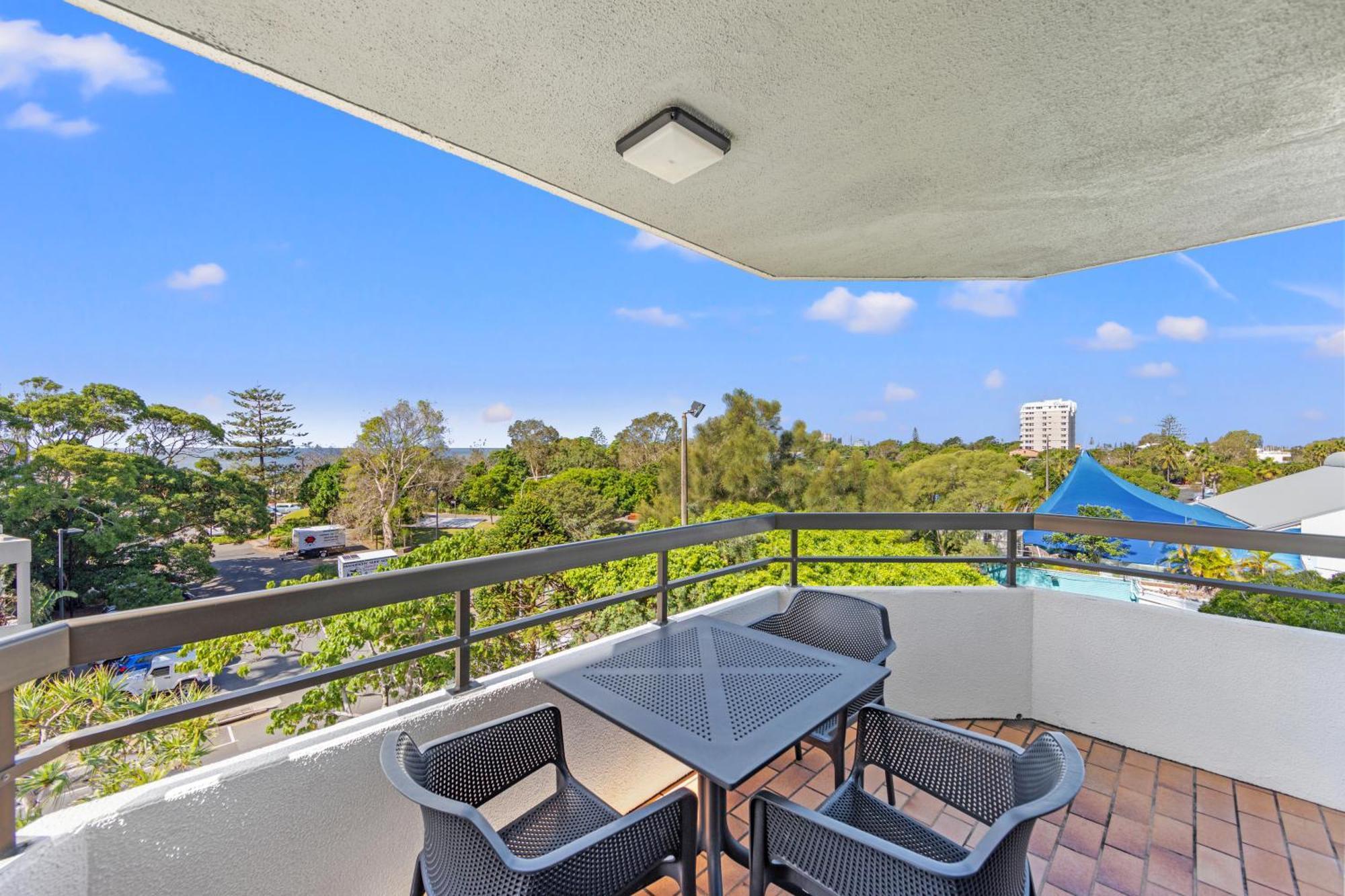 Newport Aparthotel 4*