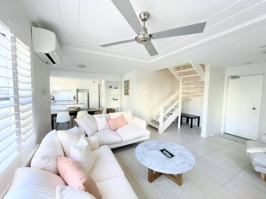 2 Bed Unit On Esplanade 50 M From *