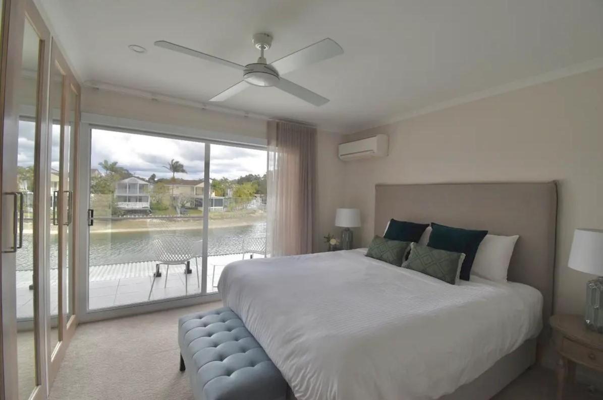 Luxury Waterfront Retreat Holiday home *