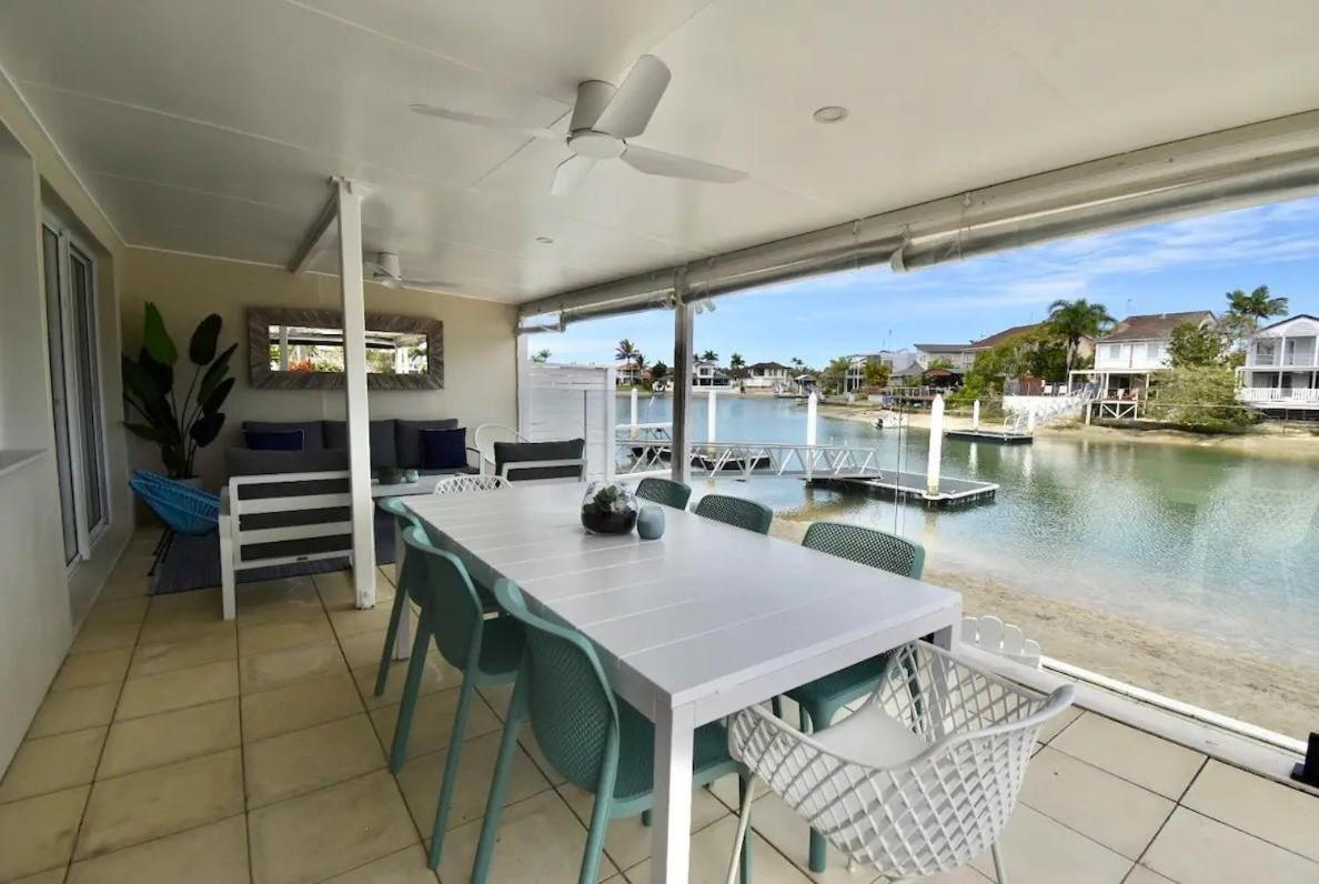 Luxury Waterfront Retreat *