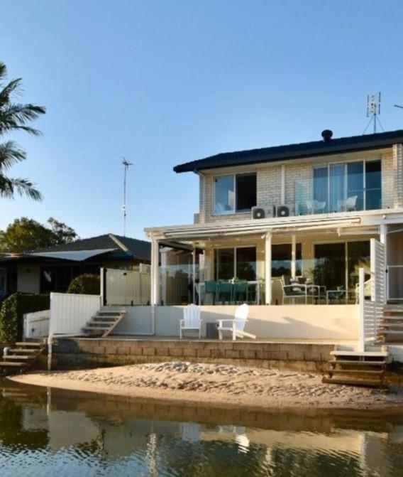 Luxury Waterfront Retreat Holiday home Mooloolaba