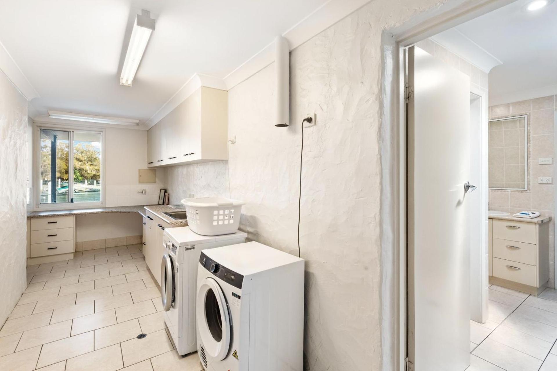 4 Bedroom On Canal Holiday home