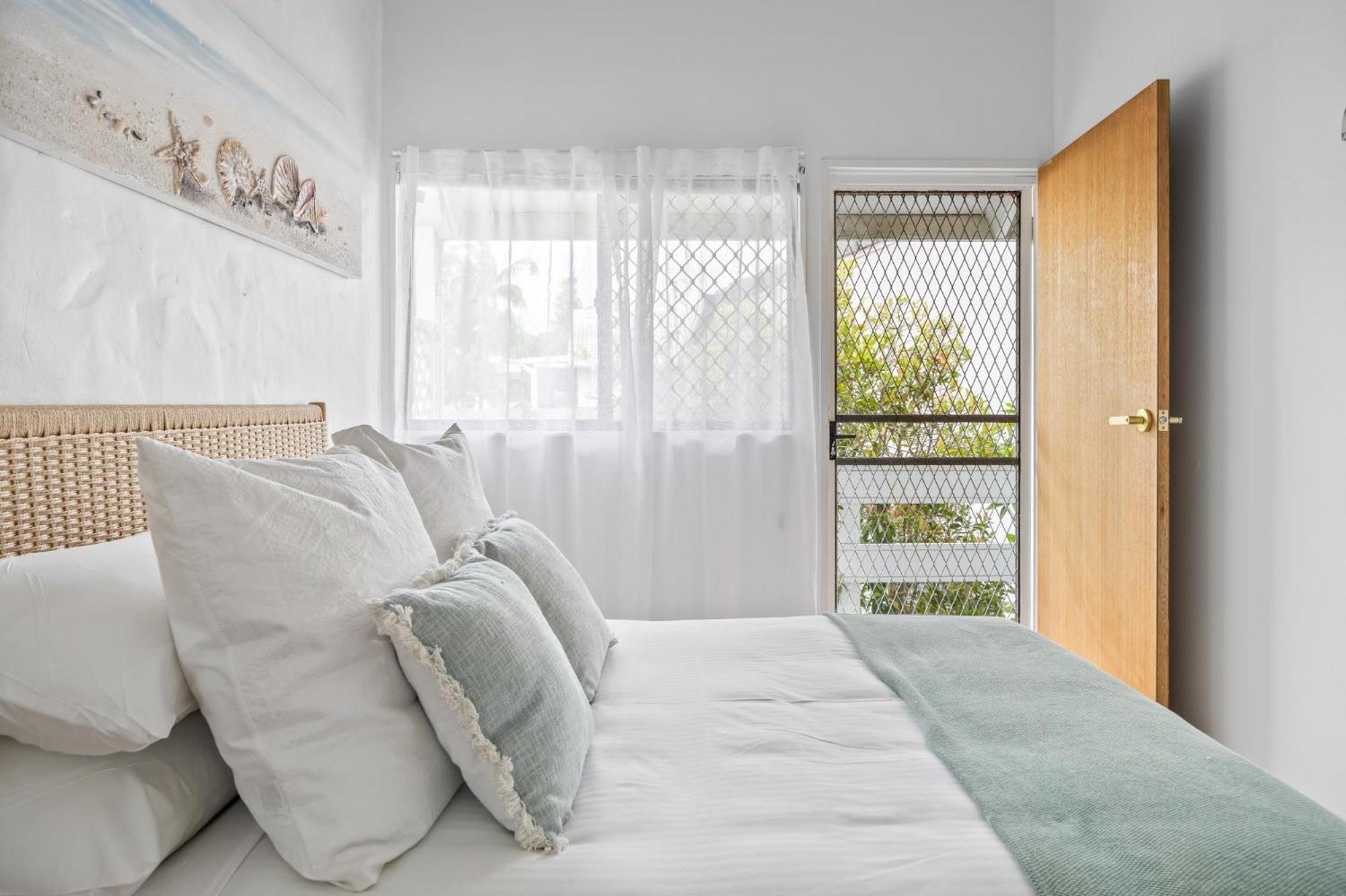 Chic 2-bed Cabin-style By Holiday home