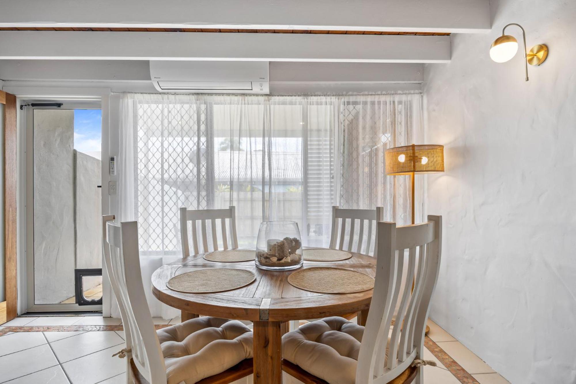 Chic 2-bed Cabin-style By *