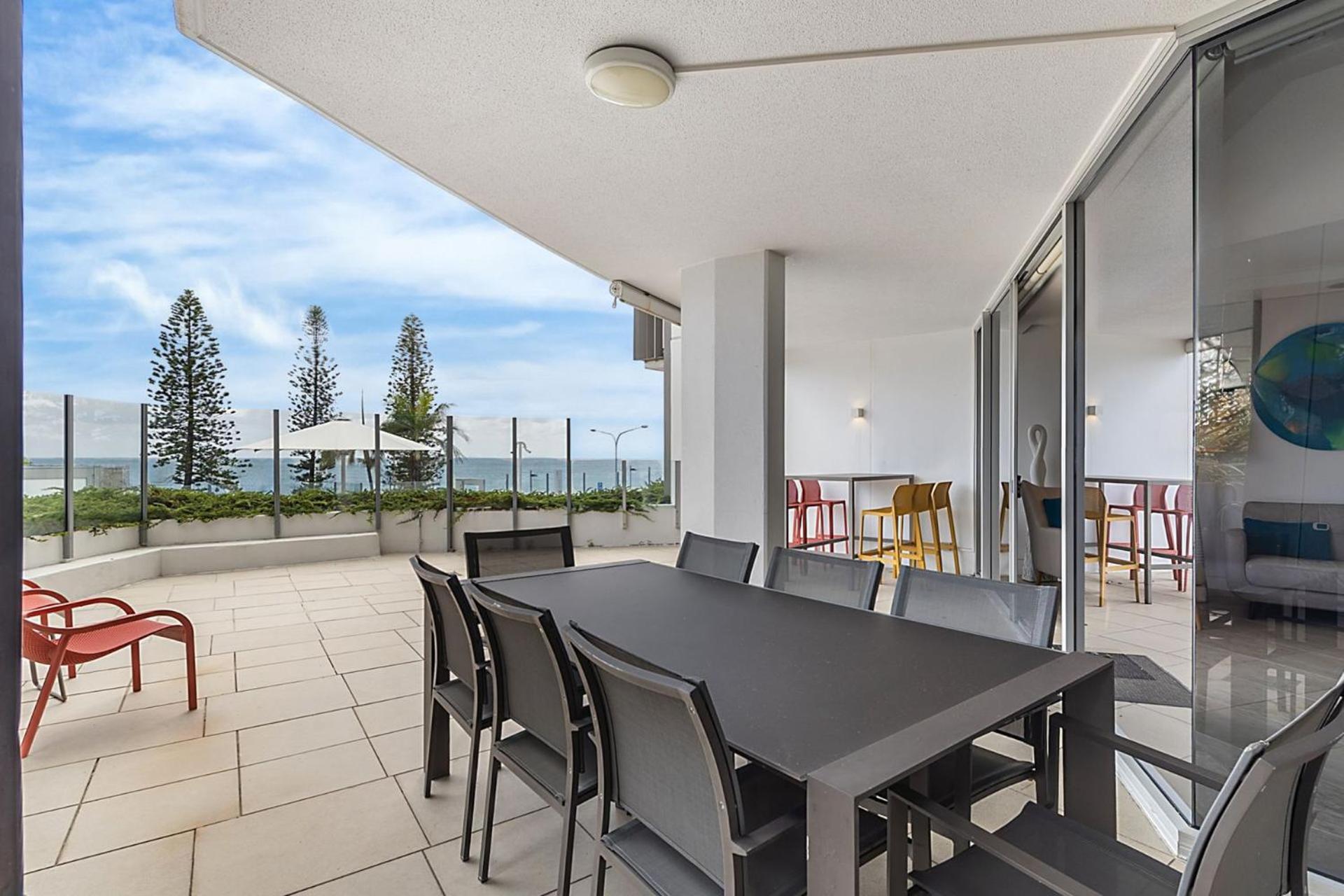 Oceans 201 Luxurious Beachfront Apartment