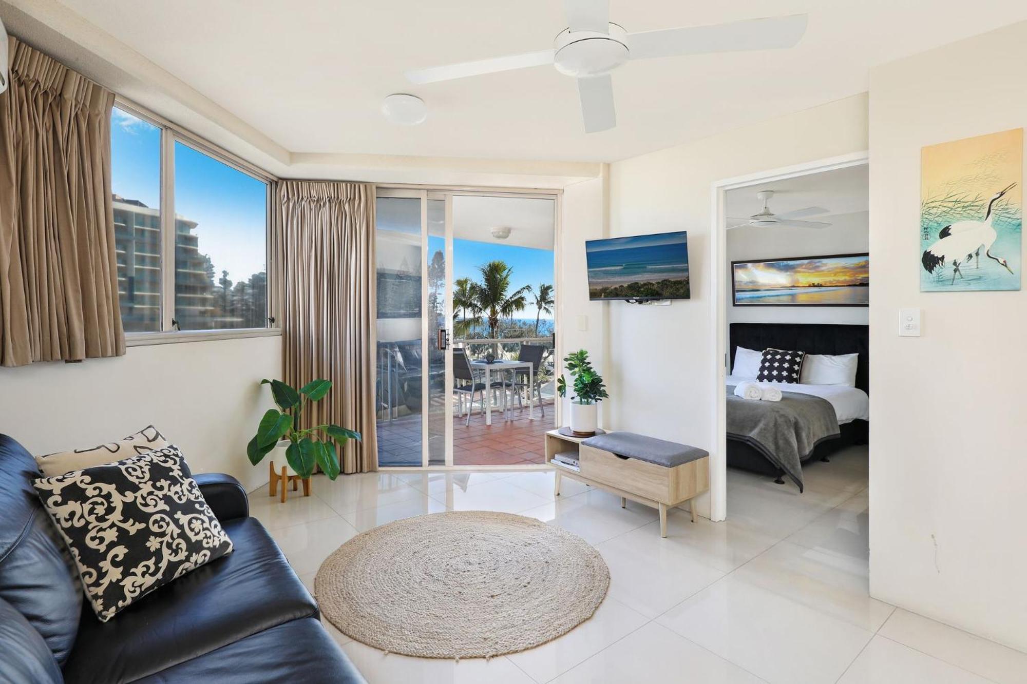 Beachfront - Located In Sandcastles Apartment