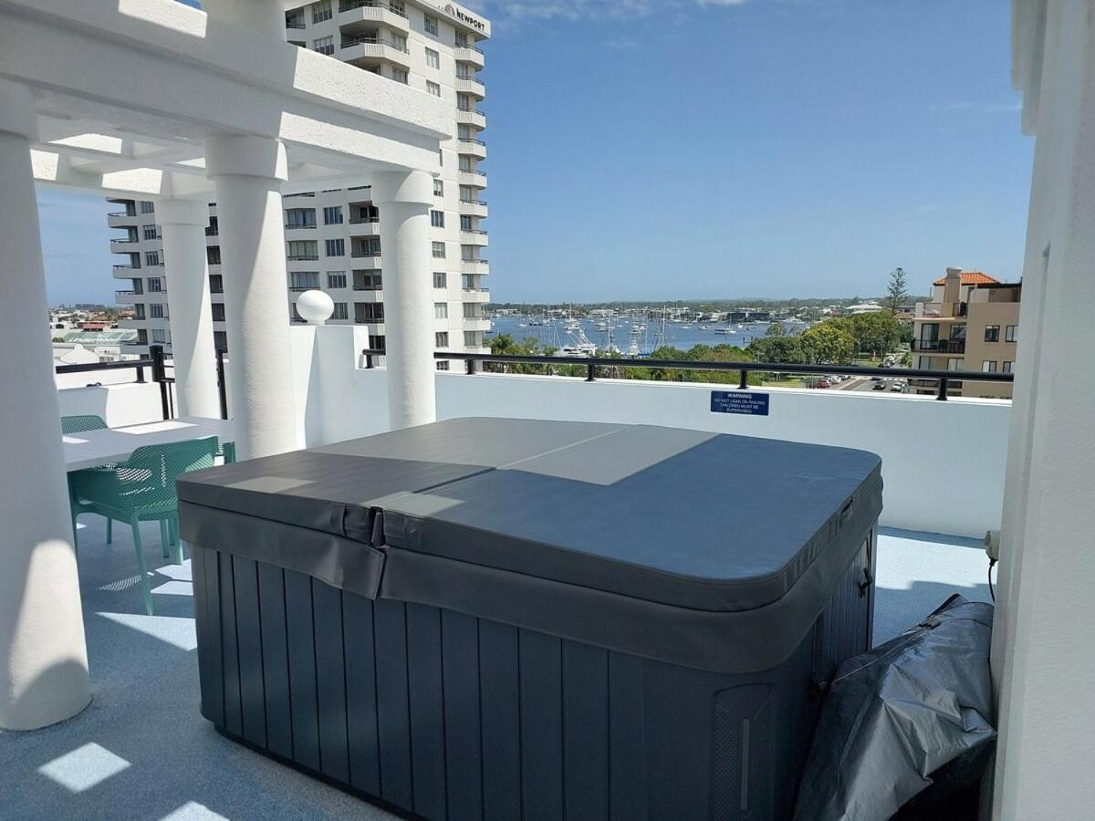 Apartment Stylish 1 Bedroom With Private Rooftop *
