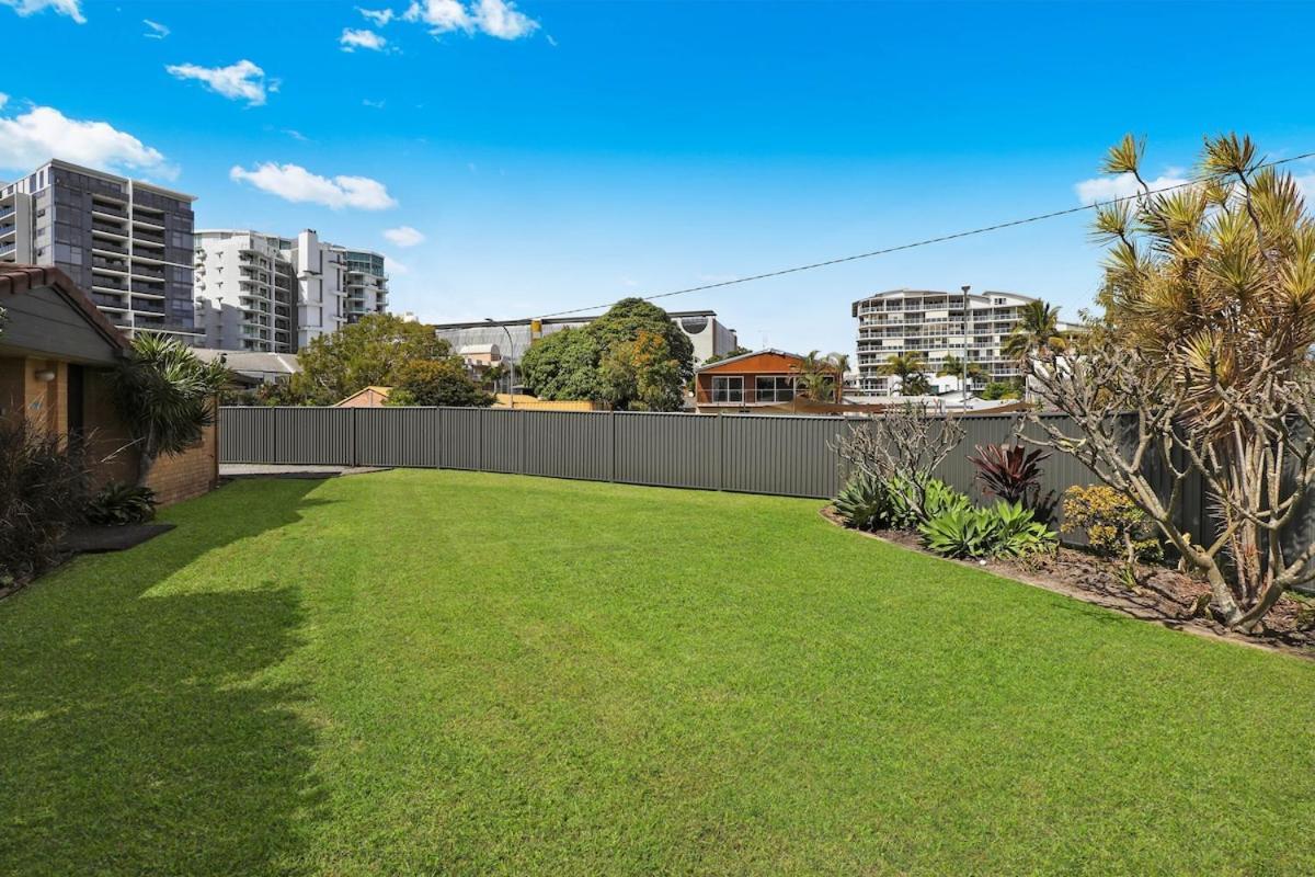 Naroo7- Prime, Centre Of Location