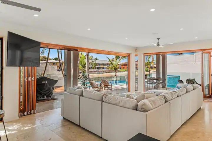 Luxurious, Tropical Haven, Mooloolaba- Moonda5 Holiday home *