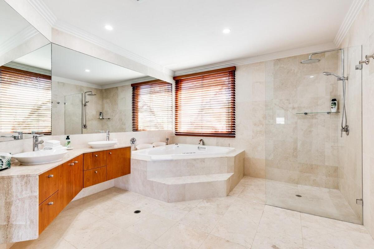 Luxurious, Tropical Haven, Mooloolaba- Moonda5 Mooloolaba