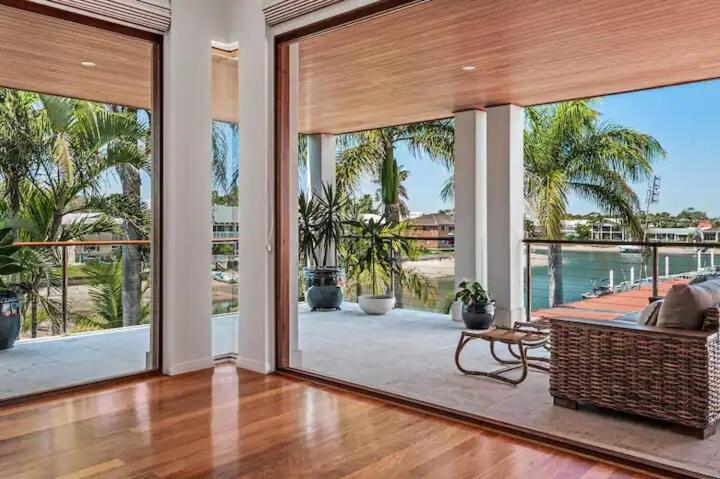 Luxurious, Tropical Haven, Mooloolaba- Moonda5 * Mooloolaba