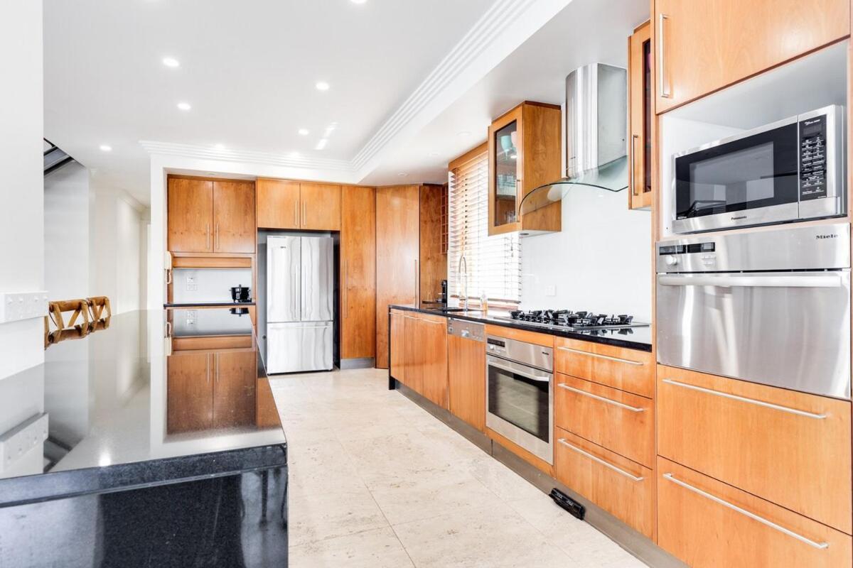 Luxurious, Tropical Haven, Mooloolaba- Moonda5 * Mooloolaba
