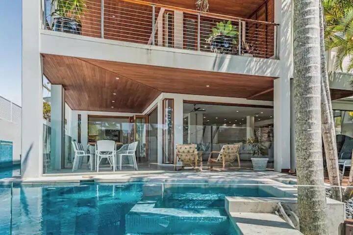 Luxurious, Tropical Haven, Mooloolaba- Moonda5 Holiday home Mooloolaba