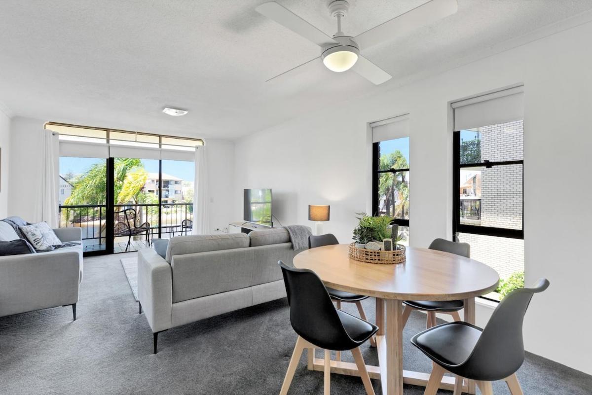 Apartment Hacienda- Canal Views And Comfort Mooloolaba