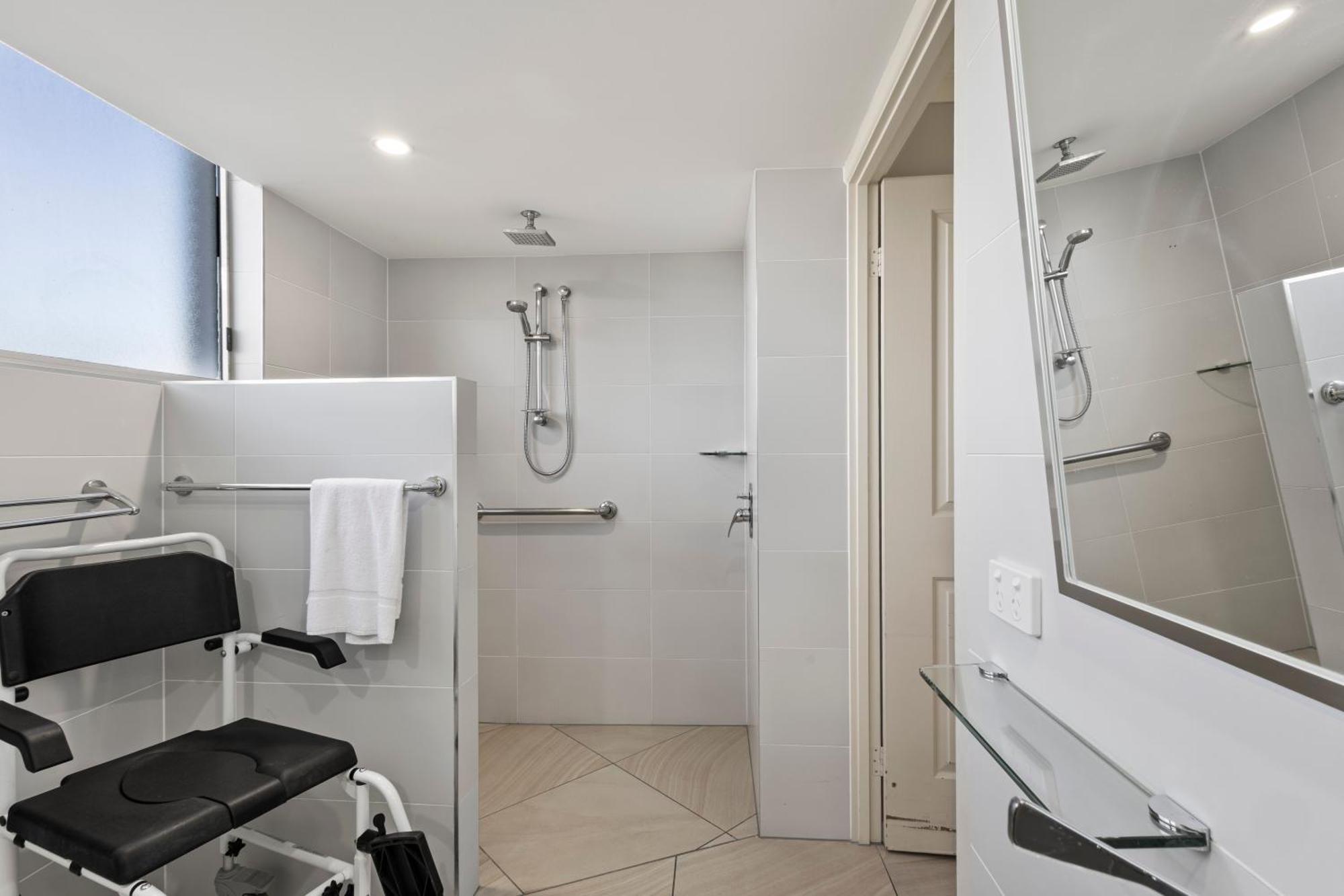 Newport Aparthotel 4*