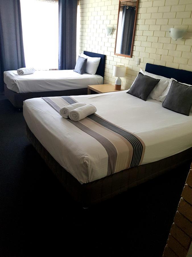 Twin Pines 3*