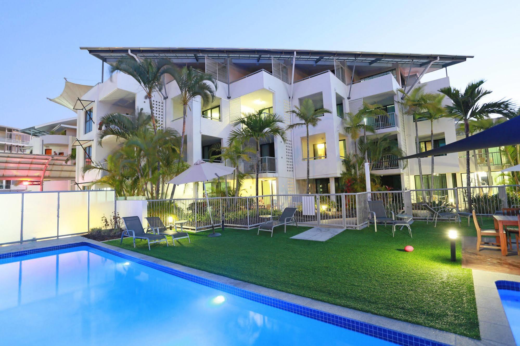 Club Aparthotel 4*