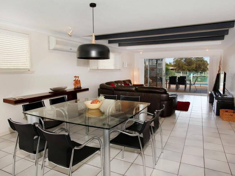 4 Bedroom On Canal Mooloolaba