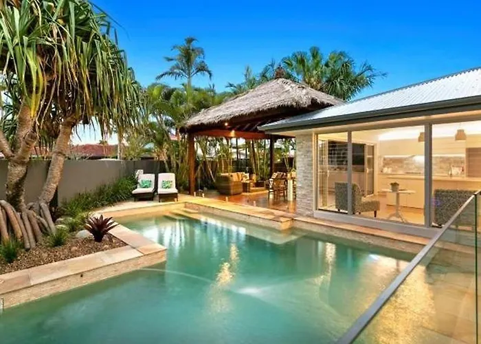 Carrothool 29 - 6 Bedroom Holiday Home On Canal With Pool