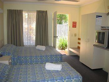 Twin Pines Motel