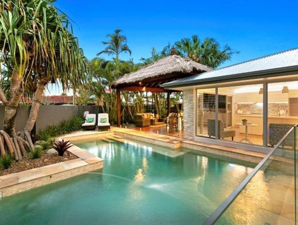Carrothool 29 - 6 Bedroom On Canal With Pool *