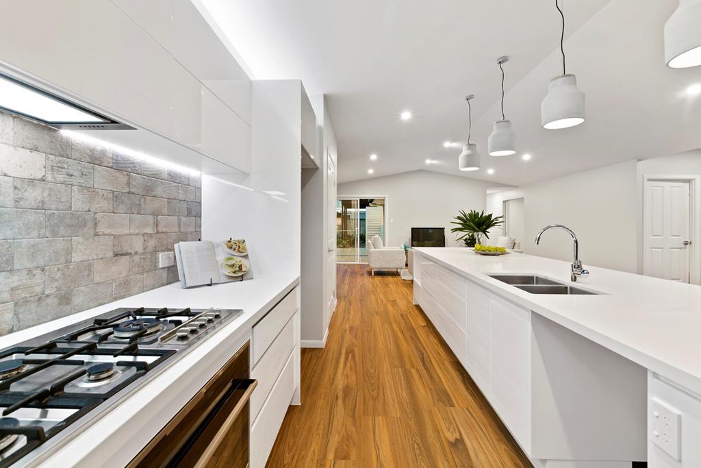 Holiday home Carrothool 29 - 6 Bedroom On Canal With Pool Mooloolaba