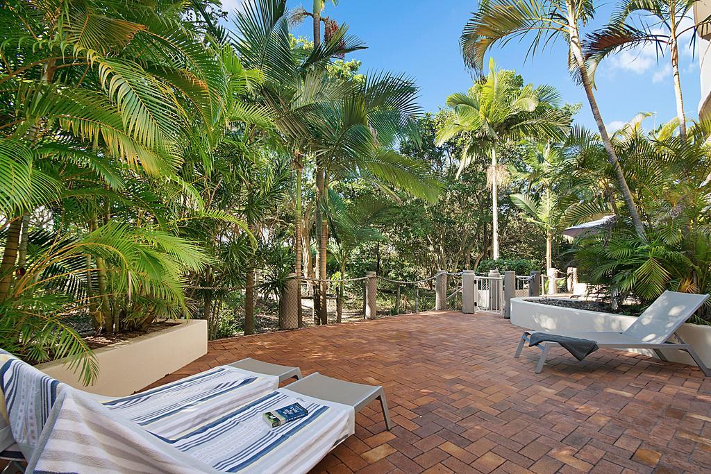 Beachcomber On The Spit Aparthotel 4*