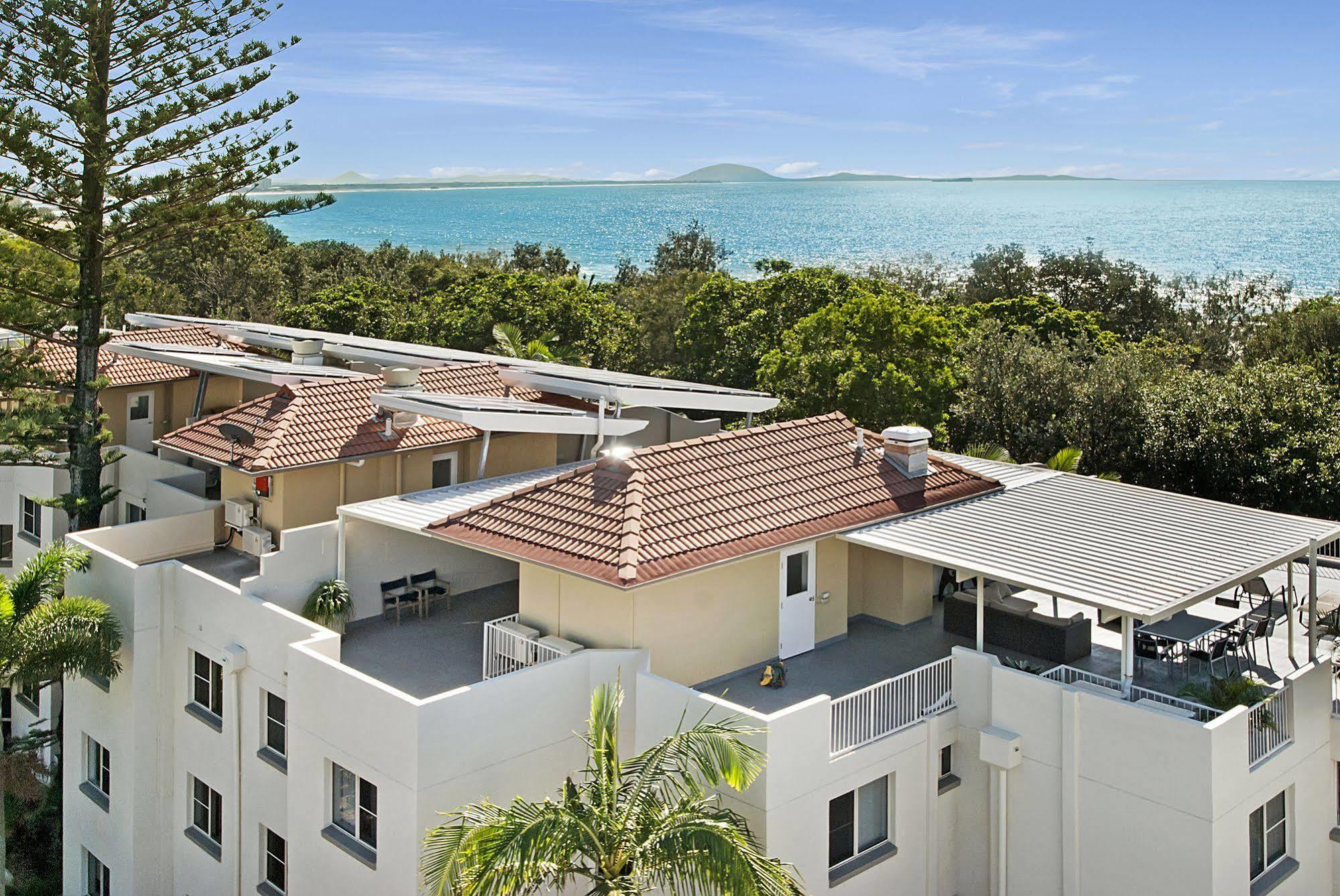 Beachcomber On The Spit Aparthotel 4*