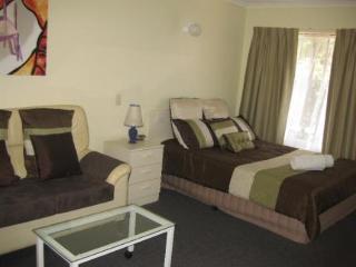 Twin Pines 3*