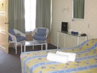 Twin Pines Motel 3*
