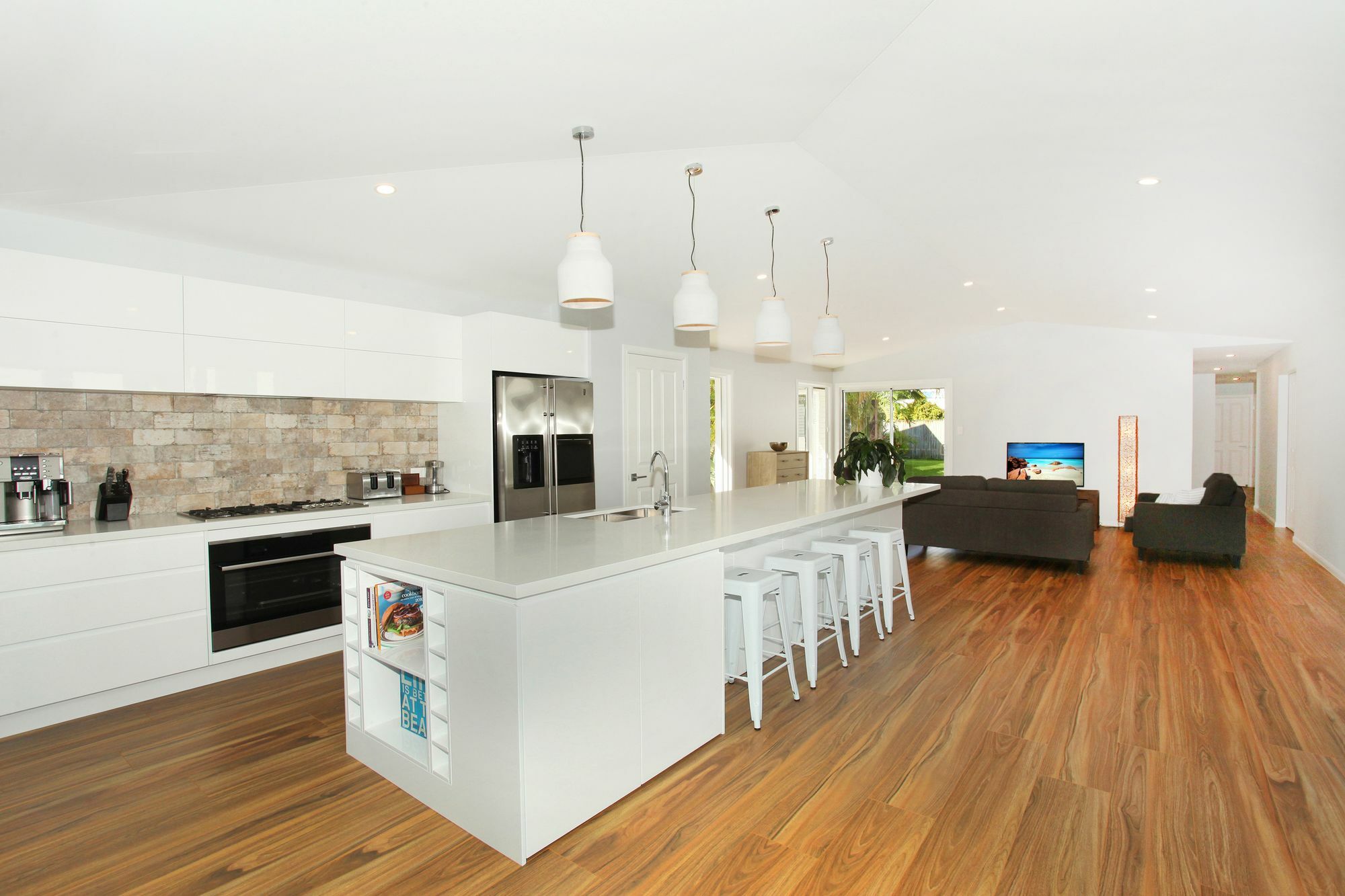 Carrothool 29 - 6 Bedroom On Canal With Pool * Mooloolaba