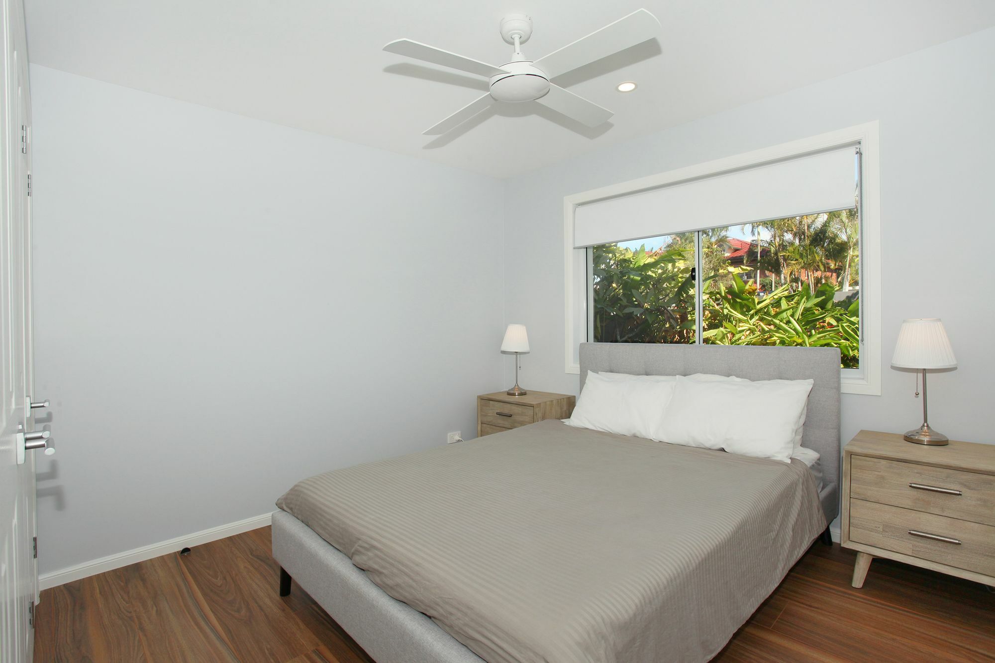 Carrothool 29 - 6 Bedroom On Canal With Pool Holiday home *
