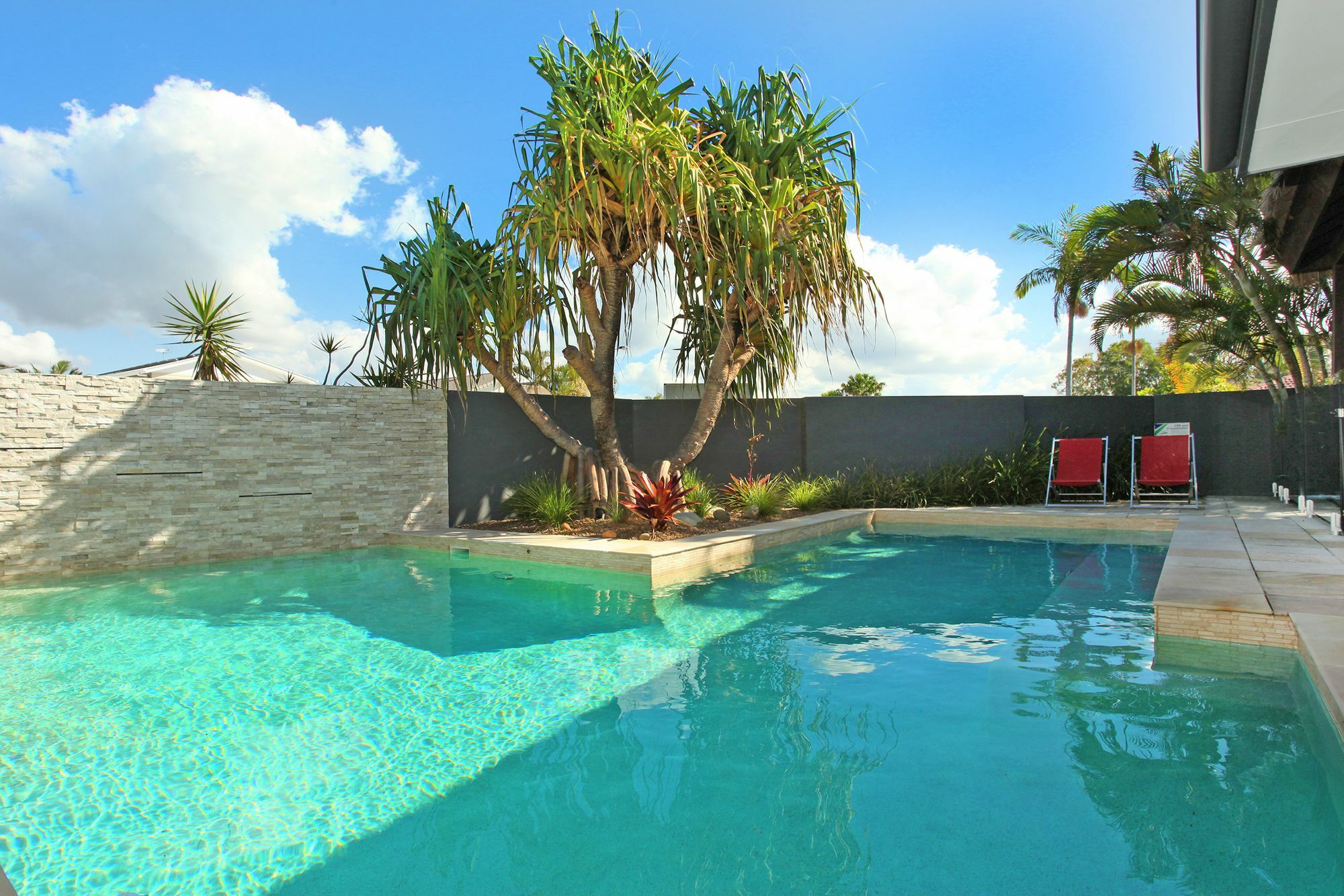 Carrothool 29 - 6 Bedroom On Canal With Pool Mooloolaba