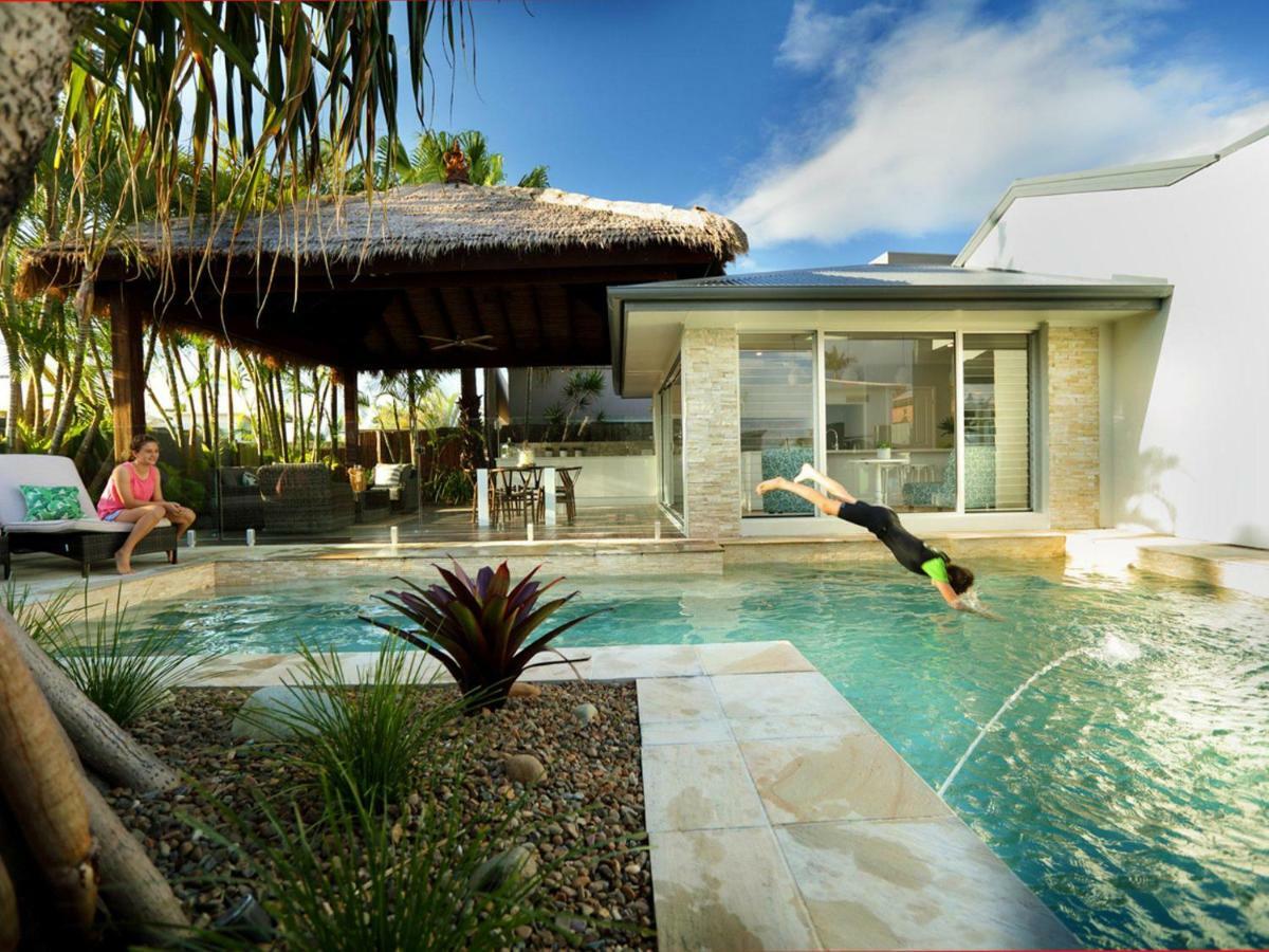 Carrothool 29 - 6 Bedroom On Canal With Pool *