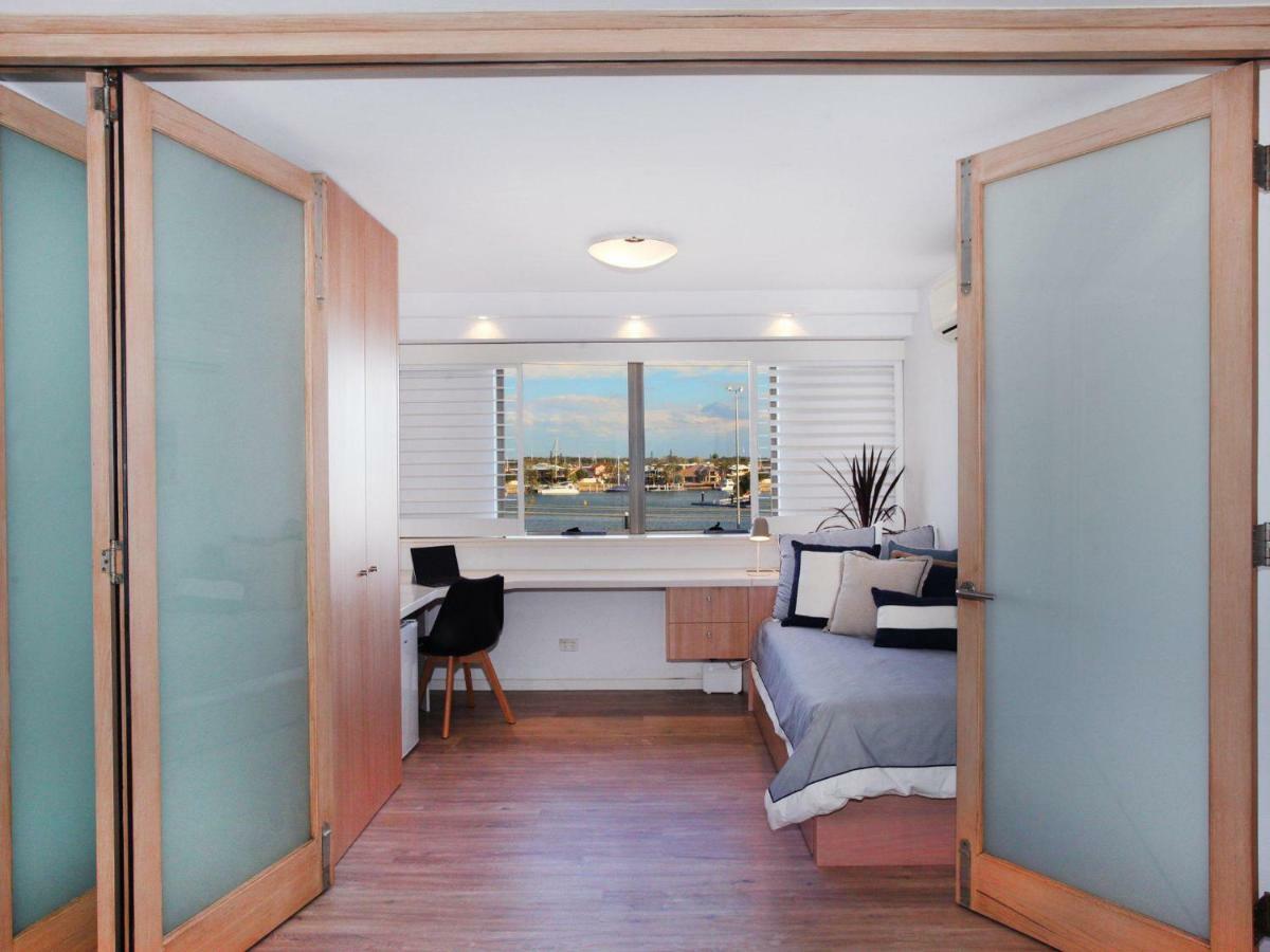 Apartment Spectacular Location And Views, 3 Bedrooms , Private Rooftop Mooloolaba