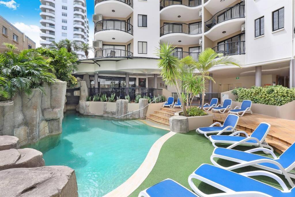 2 Bedroom Central With Pool, Spa, Mini Golf Apartment Mooloolaba